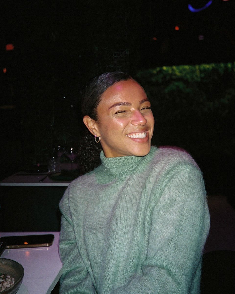 𝓱𝖾𝗅𝗉, 𝗂'𝗆 𝓼𝘁𝗶𝗹𝗹 𝖺𝗍 𝗍𝗁𝖾 𝓻𝖾𝗌𝗍𝖺𝗎𝗋𝖺𝗇𝗍.