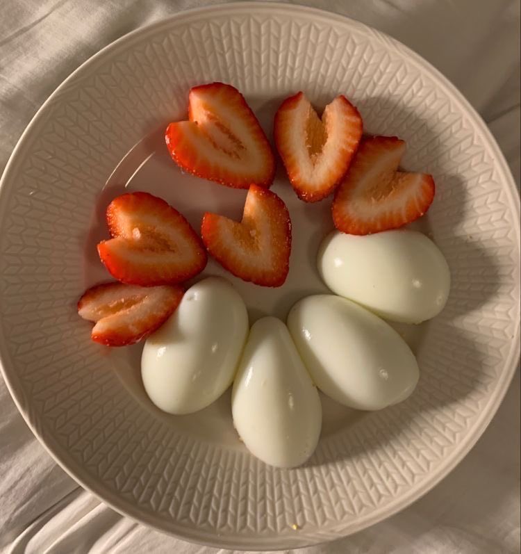 starvedmybody_'s tweet photo. 20. What’s your favorite ways to burn cals? https://t.co/j2yQlka1zl