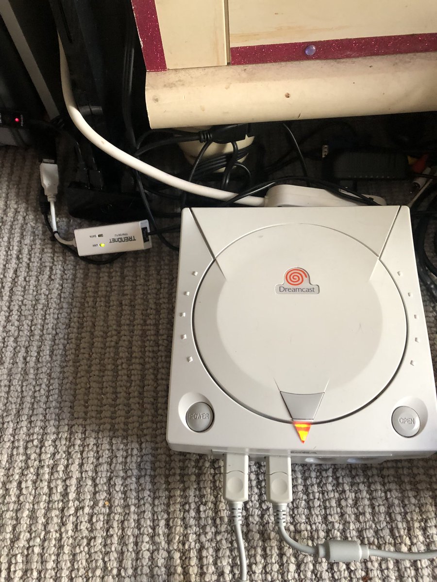 NachtRave's tweet photo. Who’s online with #Dreamcast in 2024 playing #Quake III? This girl! 0/4 players in each arena, coming in off a 56k modem connected to a RasPi using 2.4GHz Wireless G via #DreamPi. Hot damn! https://t.co/zfREB5QKfq