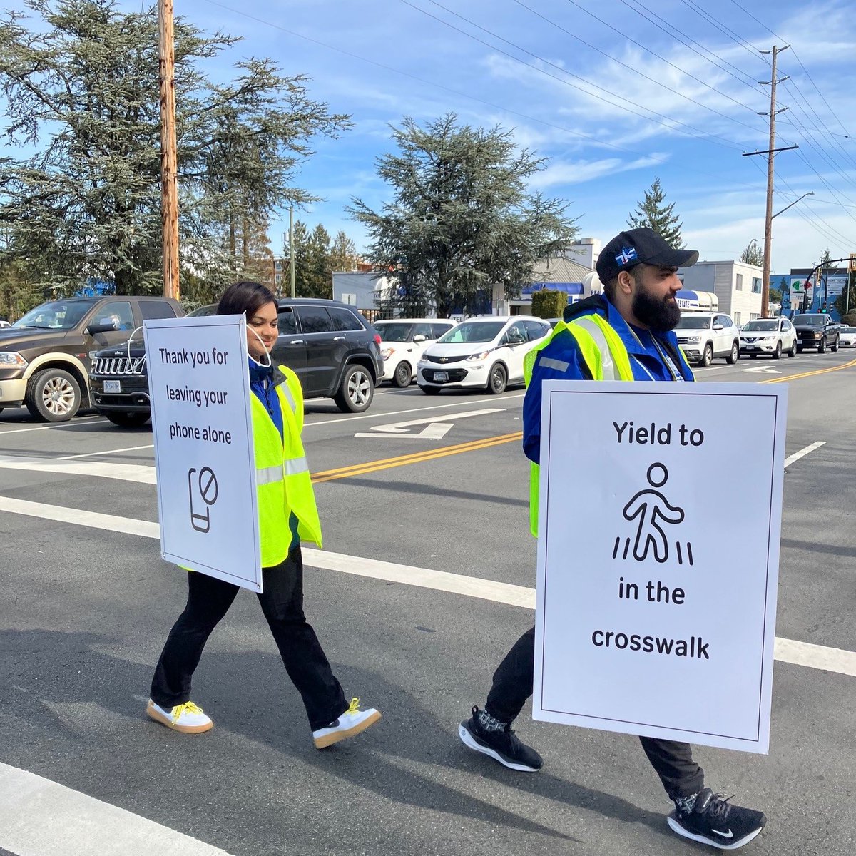 RoadSafetyKate's tweet photo. We were also raising awareness around the importance of leaving your phone alone while driving w/@RidgeRCMP &amp; Crime Prev Volunteers doing "Messages in Motion" in Maple Ridge. Drivers, please #LeaveYourPhoneAlone so we can all reach our destinations safely. @ICBC #EyesFwdBC https://t.co/bv1b336vh2