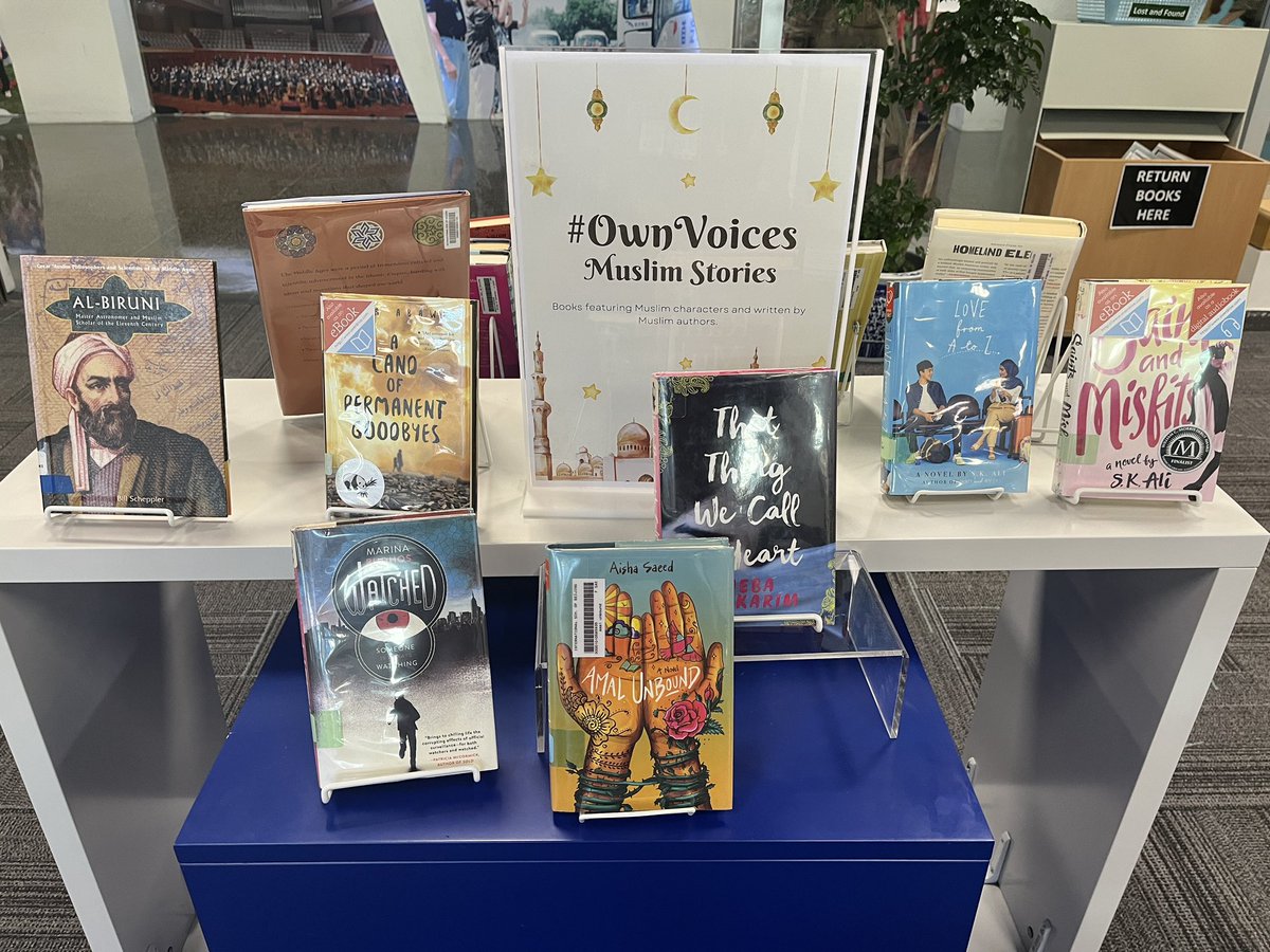 becinthelibrary's tweet photo. So many amazing books! Thank you @mellykiller for creating a lovely display to celebrate and honor #Ramadan #learnISB #intlchat #RepresentationMatters https://t.co/ENBoo4Bupl