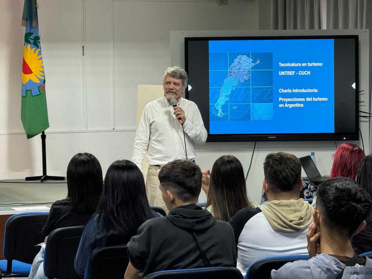 ⭕ EDUCACIÓN 

👉 En el CUCH fue presentada la Tecnicatura Universitaria en Turismo

🖥️  shorturl.at/bhnW5  ✅