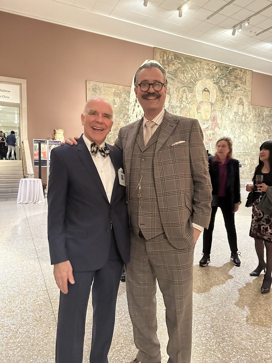 NichoLowry's tweet photo. Actually spent tonight at the @metmuseum a guest of @LarkMasonArt at a glamorous event for #asiaweek. #antiquesroadshow #appraisers in real life. #offduty @RoadshowPBS https://t.co/KJgJQKv02a