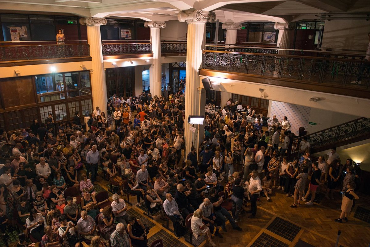 CINE, AFUERA

El desfinanciamiento a la ENERC significa pérdida de relatos federales, de soberanía cultural y de dignidad humana.

Por <a href="/AlbertinaCarri/">Albertina Carri</a> 🚀🌑

➡ elcohetealaluna.com/cine-afuera/