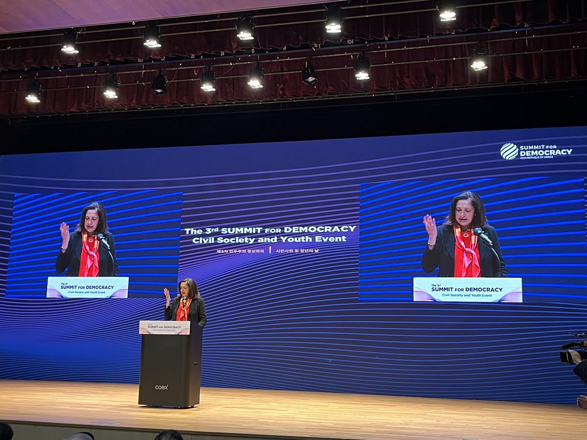 Thank you <a href="/UnderSecStateJ/">Under Secretary J</a> for acknowledging the role of <a href="/Int_IDEA/">International IDEA</a> <a href="/OECD/">OECD ➡️ Better Policies for Better Lives</a> <a href="/opengovpart/">Open Gov Partnership</a> <a href="/CommunityofDem/">CoD</a> in supporting the organisation of day 2 of the #S4D3 and carrying the #SummitforDemocracy forward.