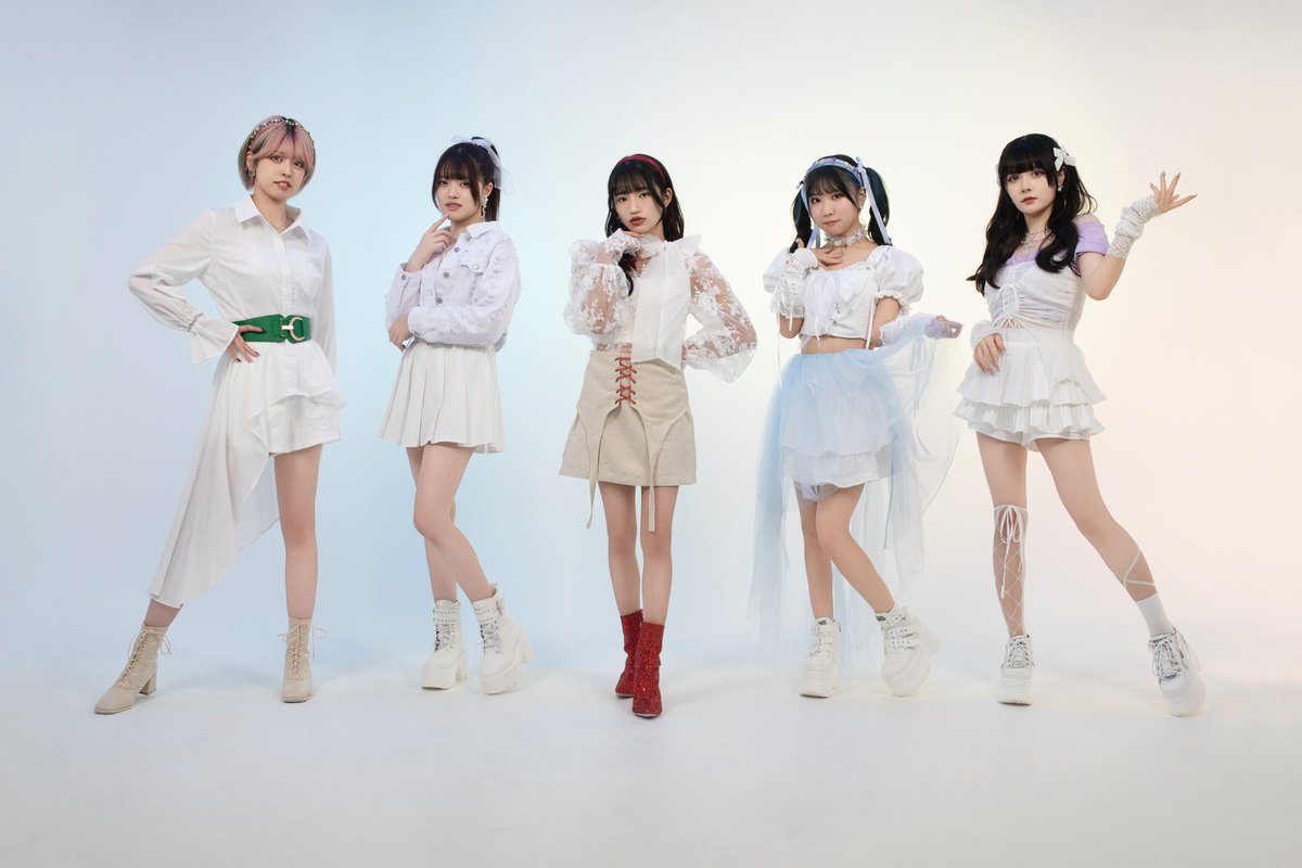comma_official's tweet photo. ❤️‍🔥LIVE information❤️‍🔥

選べる特典うけとって😘

03月20日(祝水)
『Galaxy SUPER LIVE 2024』

@秋葉原Galaxy 

OPEN 10:00 / START 10:15
※変更される場合ございます

チケット🎫
一般2,500円/当日500円UP（D別）
https://t.co/aSmCikCJqI

⏰ライブ 12:45-13:00
⌛️特典会 13:05-13:50(C)
🎁指名来場：2S写メorどこでもサイン

🩷3月20日限定で特典選べます🩷
どこでもサイン希望はサイン描いて欲しい物、私物を用意してきてね✍️