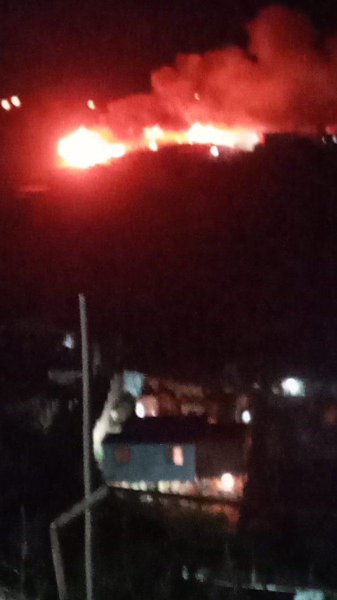 NoticiasValpoEx's tweet image. #VALPARAÍSO #ÚLTIMOMINUTO

AHORA| Bomberos Valparaíso se dirigen a Incendio Estructural en cerro Jiménez, calle Vista Al Mar con Israel.