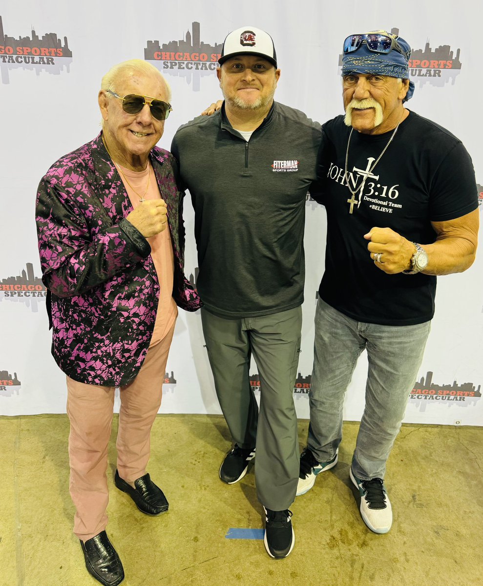 TXCRAHE's tweet photo. Got to hang out with couple legends thanks to @FitermanSports!! Did double time in Chicago, Illinios and then Richmond, Virginia had a great weekend with @RicFlairNatrBoy!! @HulkHogan https://t.co/Plr6Mz2sq9