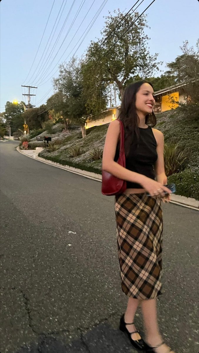 empyrevan's tweet photo. not to alarm the whole pureblood community or anything but kinda vibing with muggle towns right now ✰ https://t.co/fzCGBr0tMX