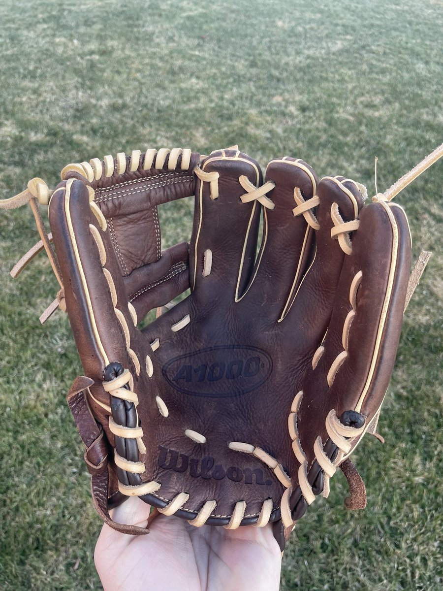 MWGloveWorks's tweet photo. Complete relace of this @wilsonballglove A1000 for Kyler Dieker. @ballplayersbalm had it’s work cut out for it on this glove but after a clean and condition it brought back the original colors. Lace was from @buyfastpitchgloves #gLOVE #relacedontreplace #Wilson #A1000 https://t.co/x18HdV5jUE