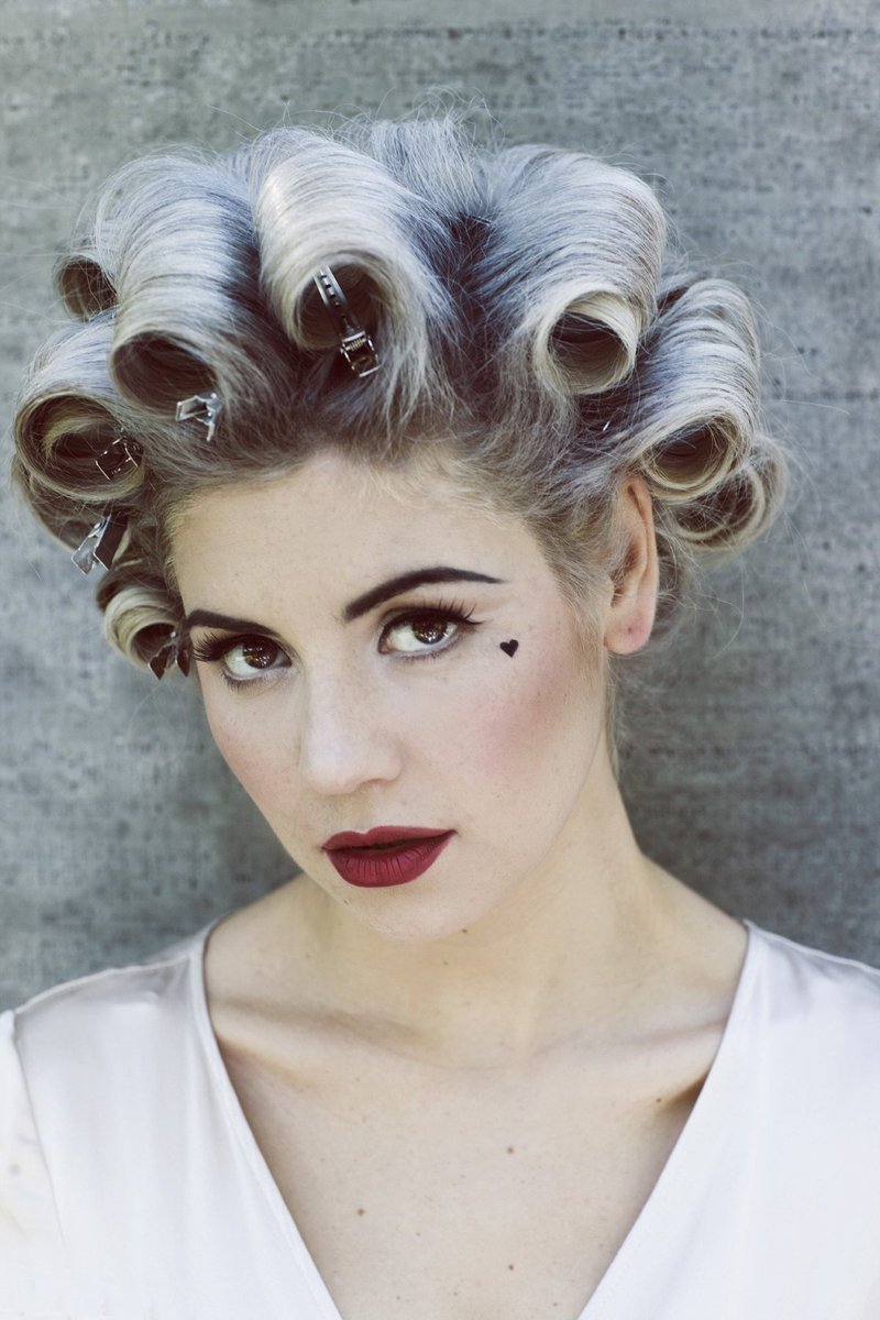 gagasyuyi's tweet photo. 12 years ago marina released electra heart. https://t.co/YagCAIKXNS