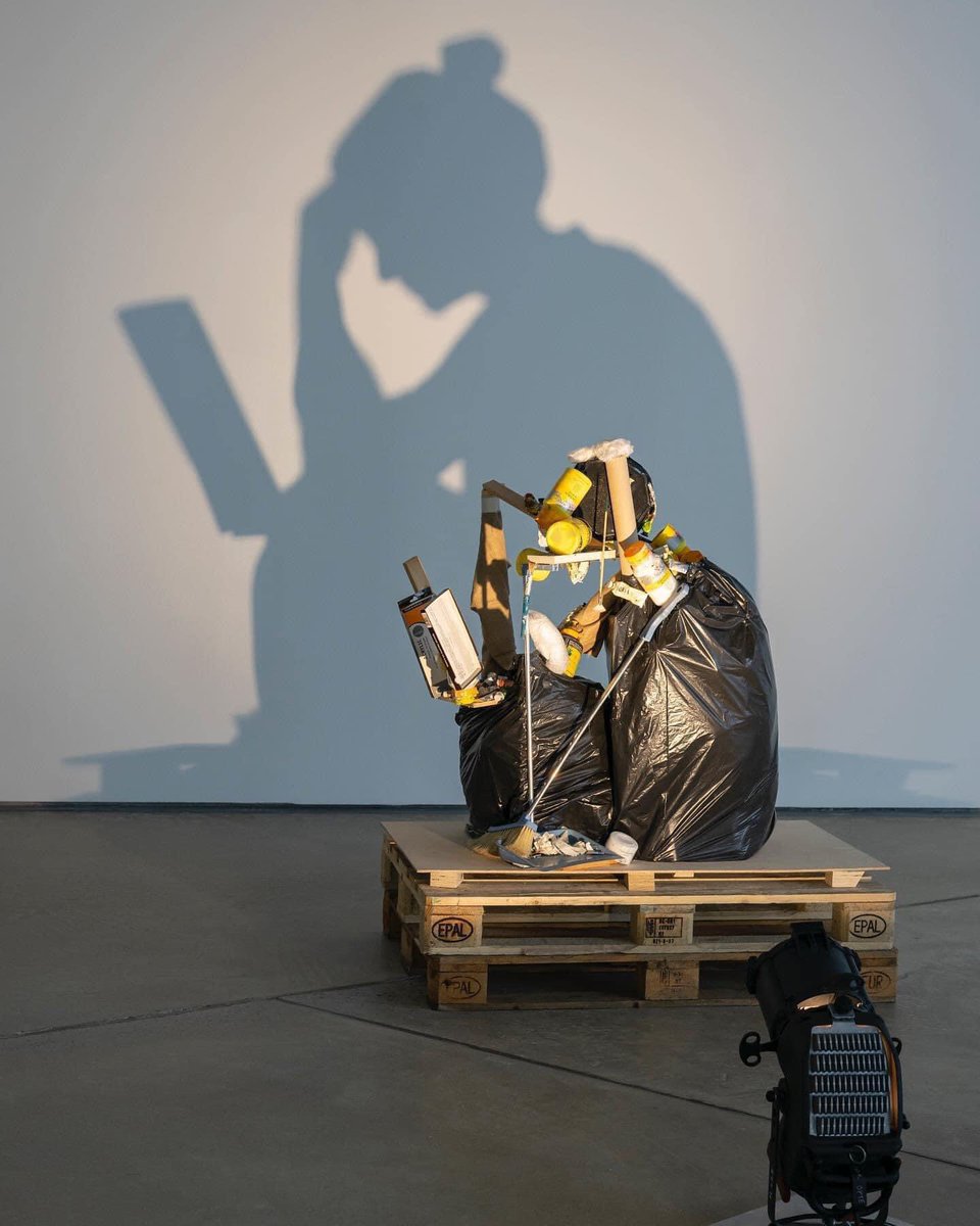 Arteymas_'s tweet image. All Lukka (n. 1982, Finlandia)
"The Unglory"
Instalación de arte de sombras