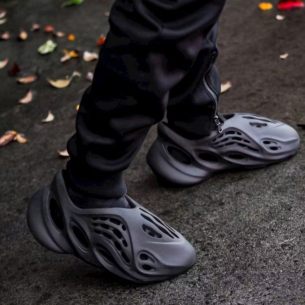 YEEZY Runner Onyx adidas Foam 靴