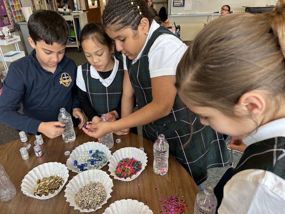 StHubertKnights's tweet photo. 🙏 Our third graders made Lenten prayer bottles.  Each object they put in their bottles reminds them of Jesus. ✝️ #StHubertKnights #ChicagoCatholicSchools https://t.co/XIyZJGNYeh
