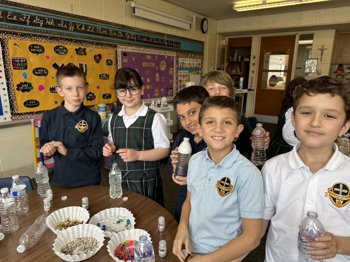 StHubertKnights's tweet photo. 🙏 Our third graders made Lenten prayer bottles.  Each object they put in their bottles reminds them of Jesus. ✝️ #StHubertKnights #ChicagoCatholicSchools https://t.co/XIyZJGNYeh