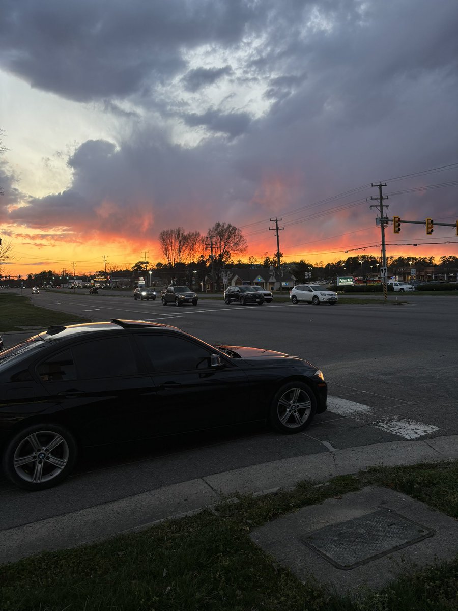 🚬 fye tweet media