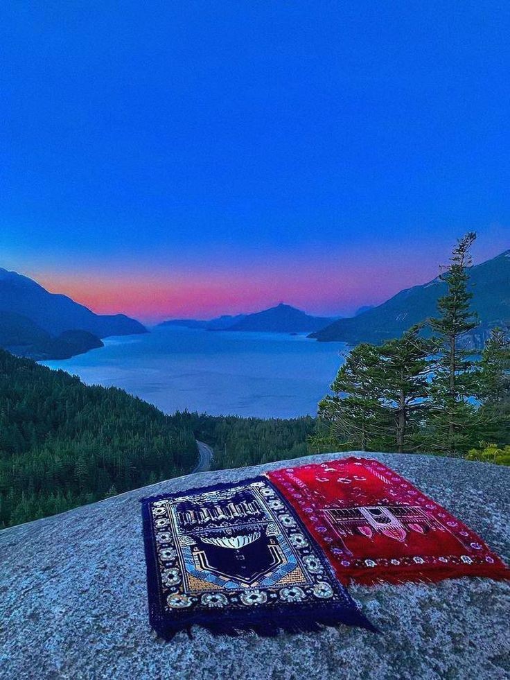 Dua ederken şunu hiç unutma;

Sana zor ve imkansız görünen her şey Allah'a kolaydır.