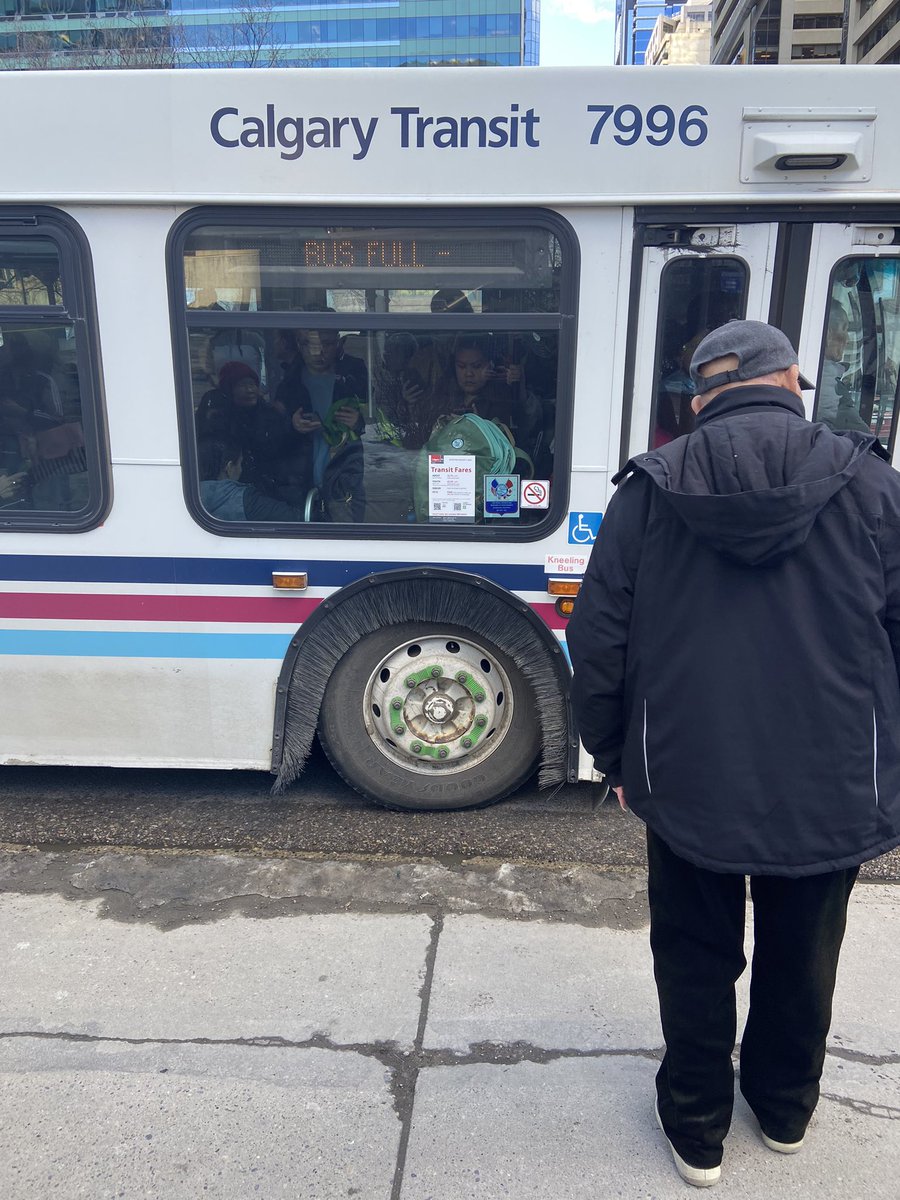 Ramea's tweet photo. @calgarytransit late bus and full again today.  4th Ave and Center st NB.  15:58 https://t.co/ZoHhuTKhvi