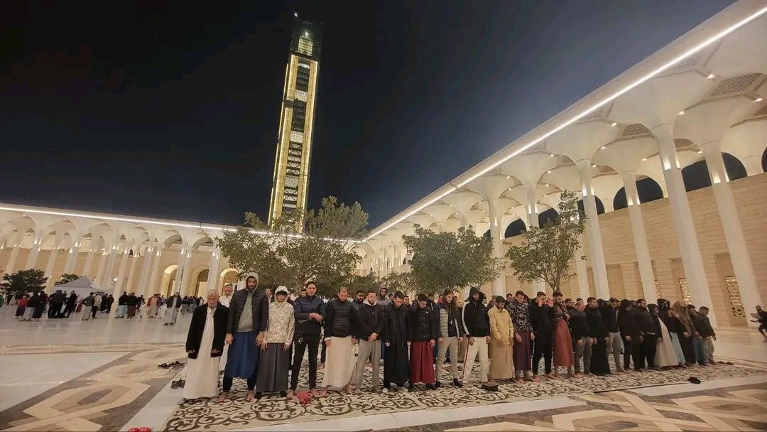 AlgMiix's tweet photo. The first Taraweeh prayer is held at Djamaa el Djazaïr after its inauguration 🇩🇿❤

#Ramadan #Ramadan2024 #Algerie #Algeria #الجزائر #رمضان #رمضان_مبارك https://t.co/aI05fYu0Rr