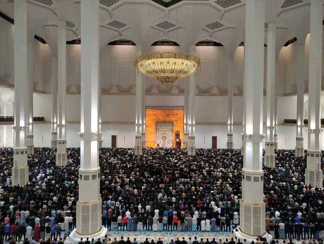 AlgMiix's tweet photo. The first Taraweeh prayer is held at Djamaa el Djazaïr after its inauguration 🇩🇿❤

#Ramadan #Ramadan2024 #Algerie #Algeria #الجزائر #رمضان #رمضان_مبارك https://t.co/aI05fYu0Rr