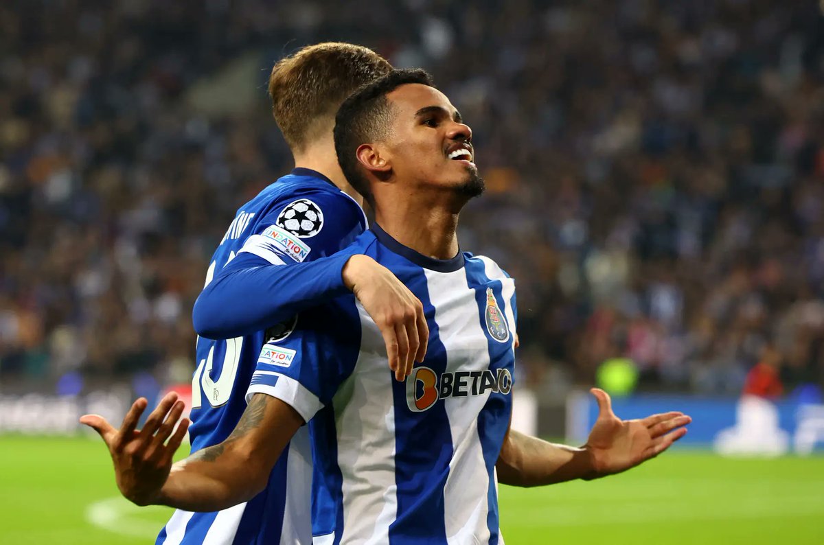 somosportocrl's tweet photo. Galeno foi convocado para a seleção do Brasil! 👏💙 https://t.co/cGj0uZEuII