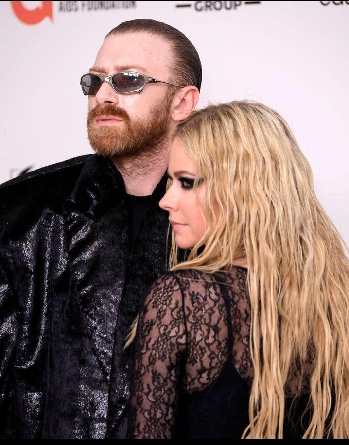 Avril Lavigne e LubaTV