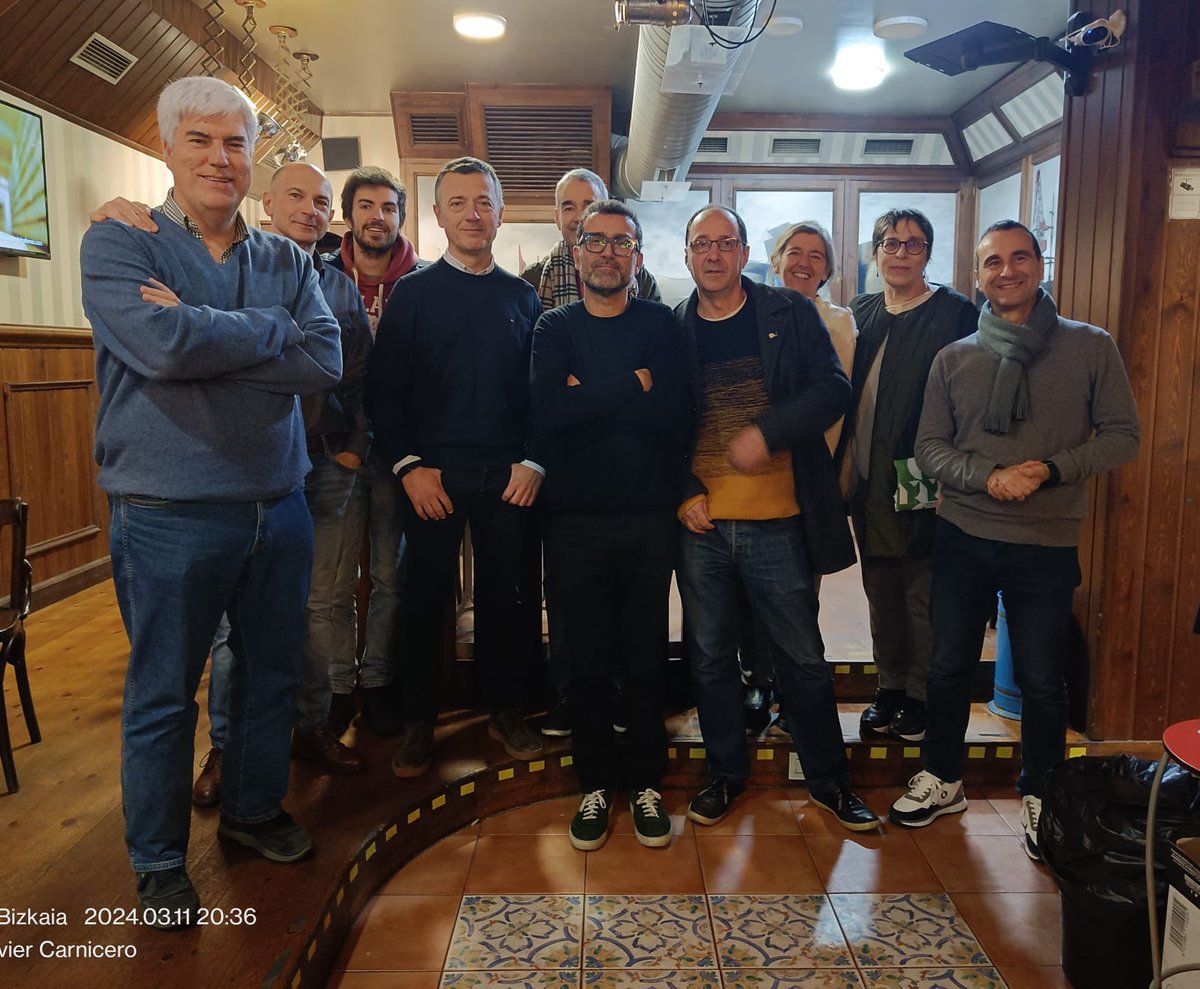 MiquelCarr's tweet photo. @IcariaEditorial @LibreriaCamara @eLankidetza @ONGDeuskadi @CoordiONGD @fueguitosalamar Eskerrik asko a @paulortegae por las fotos, la cuadrilla y la complicidad, a @fueguitosalamar por la compañía y a @LibreriaCamara por hacer posible la presentación de #PolloconMangos @icariaeditorial en #Bilbao. Un verdadero placer! https://t.co/kx6EBjtDi3