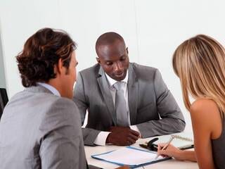 BasseCourFr's tweet image. &quot;Podium de l&apos;assurance-vie tronqué! Les distributeurs omettent les frais sur les versements, faussant la performance réelle. #AssuranceVie #TransparenceFinancière&quot;