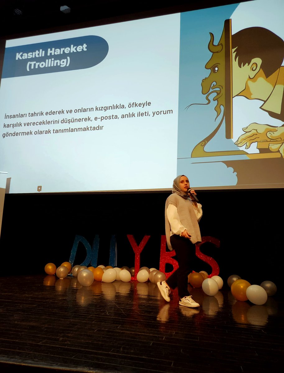 RuveydaAkcinar's tweet photo. @duzceuniversite'nde DU YBS'nin düzenlediği etkinlikte "Siber Zorbalık: Dijital Empati ve Saygı" başlıklı sunumu gerçekleştirdim. Gençler arasında artan siber zorbalık sorununa dikkat çekmek ve daha saygılı bir dijital iletişim kültürü oluşturmak için konuştum. #SiberZorbalık🌟 https://t.co/SNrwSWSbbS