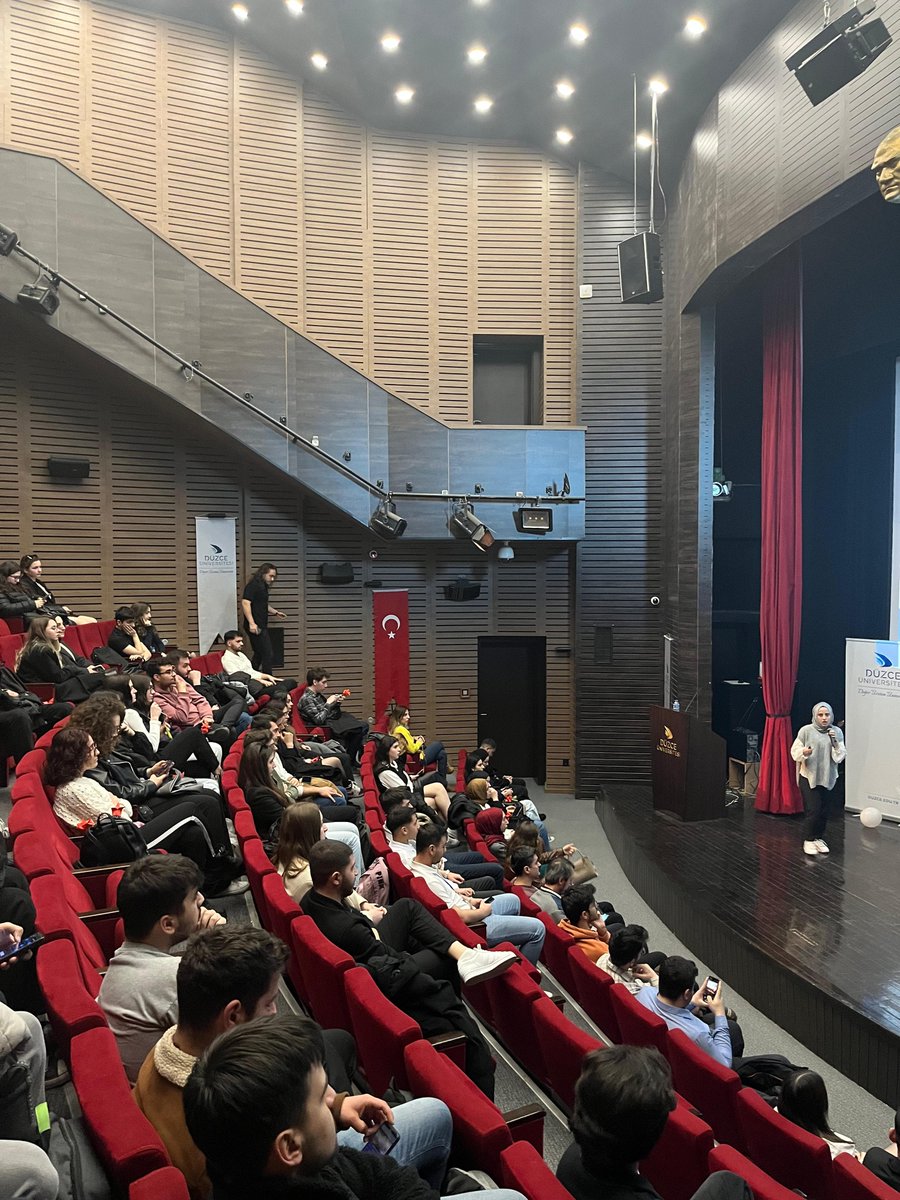 RuveydaAkcinar's tweet photo. @duzceuniversite'nde DU YBS'nin düzenlediği etkinlikte "Siber Zorbalık: Dijital Empati ve Saygı" başlıklı sunumu gerçekleştirdim. Gençler arasında artan siber zorbalık sorununa dikkat çekmek ve daha saygılı bir dijital iletişim kültürü oluşturmak için konuştum. #SiberZorbalık🌟 https://t.co/SNrwSWSbbS