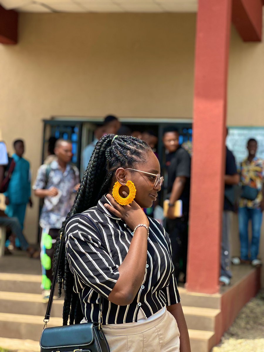 TN_lizzy's tweet photo. No caption just notice the earrings.. it’s currently available for sale https://t.co/CZMzS41StR