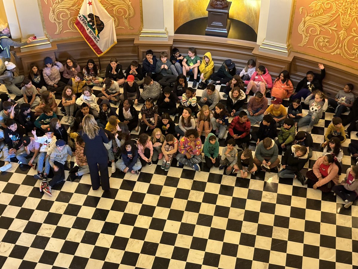 Today #UnderTheDome — @BuffyWicks takes questions from visiting school children. #caleg
