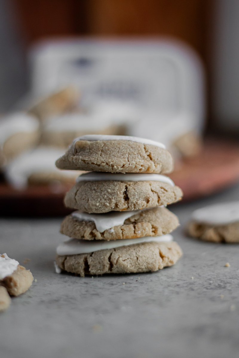 LifewayOat's tweet photo. Our Strawberry Farmer Cheese Sugar Cookies may become your new favorite #cookie recipe! Made with our artisan-made Lifeway Farmer Cheese that is packed with protein, plus Lifeway Oat, a good source of prebiotic fiber. Who's ready to bake up a batch? https://t.co/4tYszBk41b