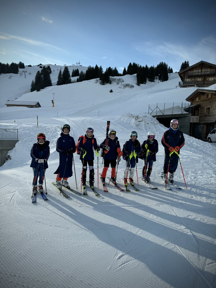 SkiTeam tweet media
