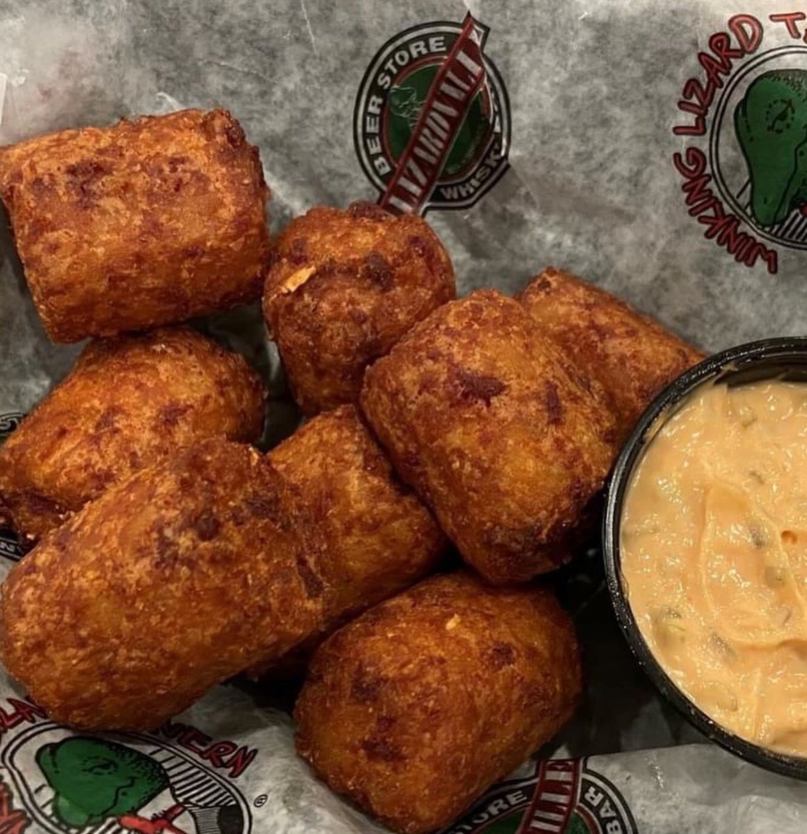 winkinglizard's tweet photo. Our St Paddy's Day Specials start THIS THURSDAY, 3/14!!!🍀🦎 

🍀Reuben Barrels
☘️Irish Pizza
🍀Reuben 
🍀Danny Boy Paddy Melt
🌈Corned beef and cabbage will NOT be available this year! 

Check out the St Paddy's Day menu here🍀https://t.co/4JSvFZzODi

#IrishPizza #Reuben https://t.co/ty0zPe5Y8G