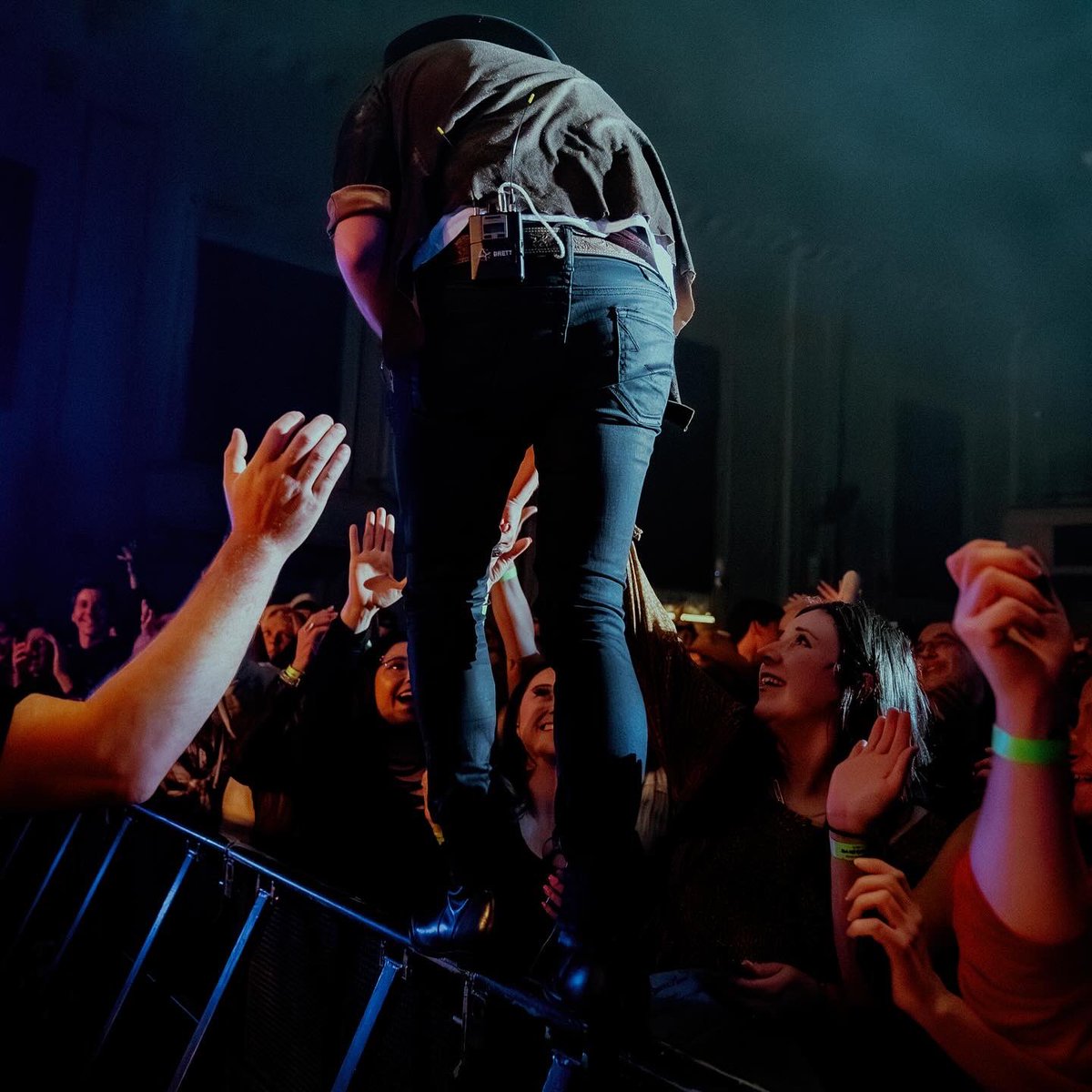 BrettKissel's tweet photo. Smiling ear to ear today going through photos from #TheCompassTour!!! 🧭
THANK YOU, TORONTO, FOR AN INCREDIBLE NIGHT!!!! KEEP THAT ENERGY HIGH, ‘TILL NEXT TIME!!!!! 🤘
#toronto #countrymusic #canadiancountrymusic #countryconcerts https://t.co/rQGUDgeRi9