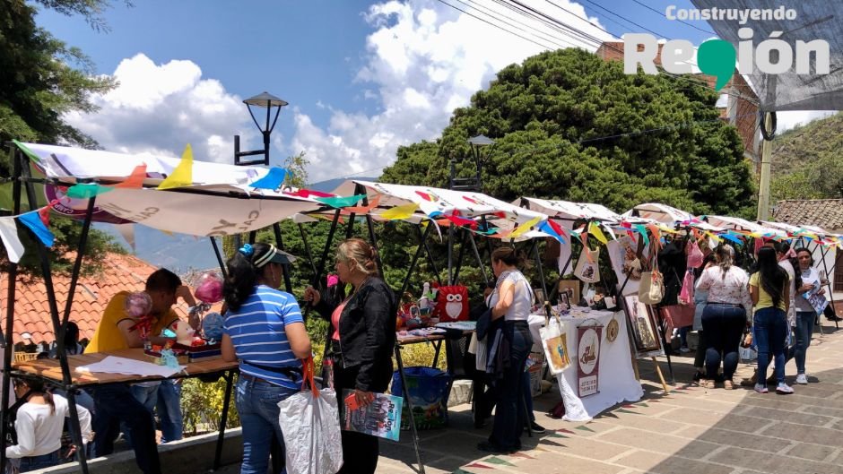 Construyendo Región tweet media