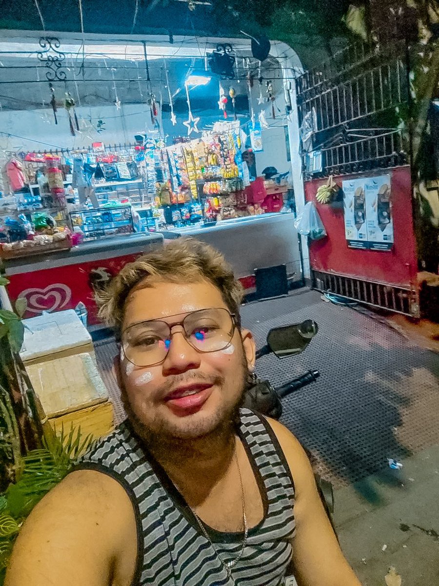 vherballester's tweet photo. inumaga na naman sa pagiging tindero ❤️ https://t.co/xyuII9oofd