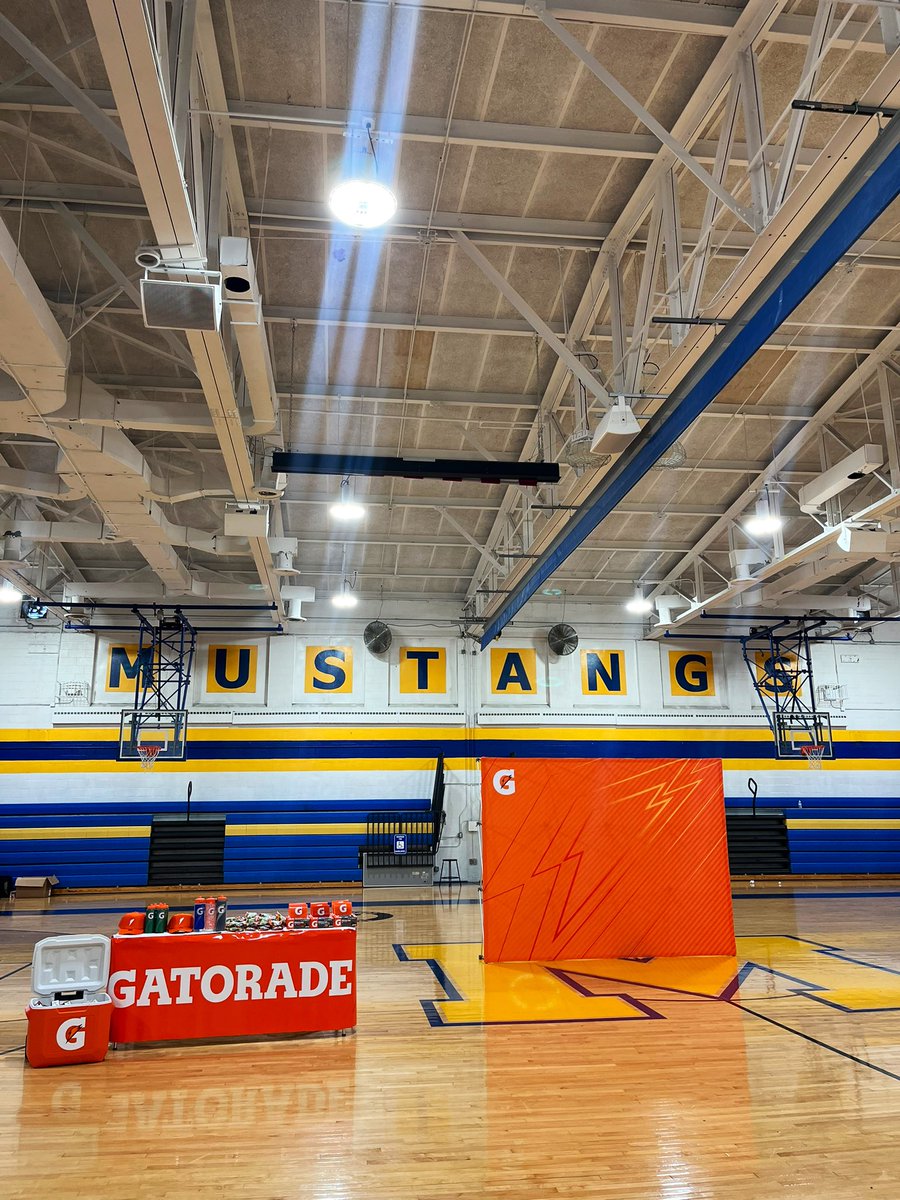 Gatorade_Maggie's tweet photo. Gatorade Day at Manville High School today - best of luck to all the spring athletes as they start their seasons this week!‼️⚡️💪
#FueledByGatorade #GPPartner https://t.co/Eg9aA4FUJo