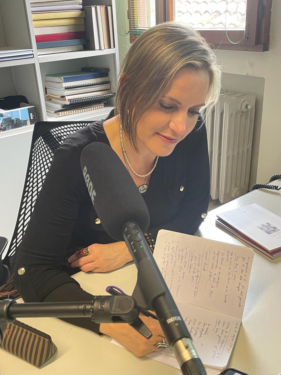 phonodia's tweet photo. El pasado viernes, presentamos el libro "La rovina che nomino" ("La ruina que nombro"), de la poeta colombiana Andrea Cote (@botero_cote) y grabamos algunos poemas suyos.
#andreacote #larovinaquenomino #laruinaquenombro #filidaquilone #poeta #poesía #poemario https://t.co/nFDPedOYJ5
