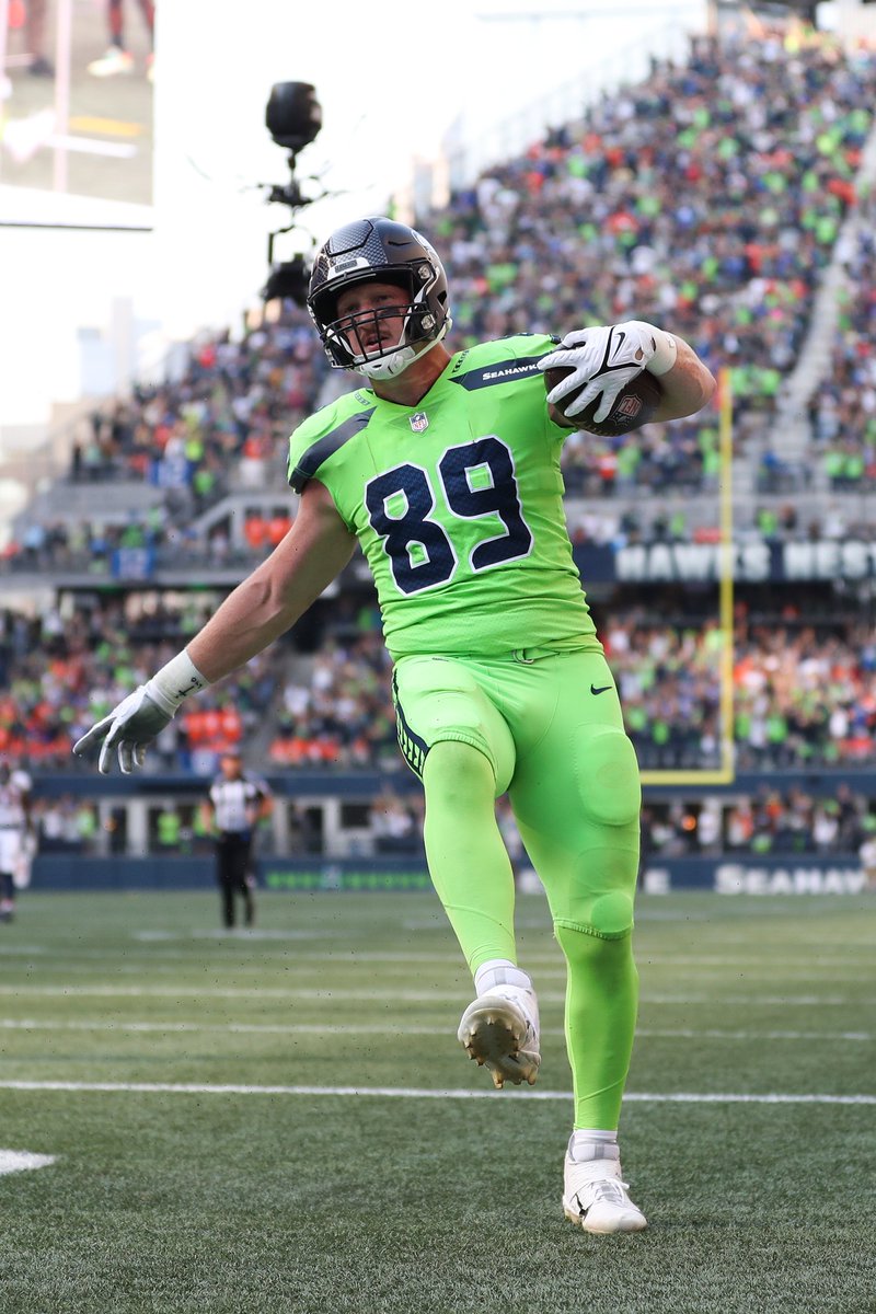 B/R Gridiron (@brgridiron) on Twitter photo Will Dissly plans to sign with the Chargers on a 3-year, $14M deal, per <a href="/Schultz_Report/">Jordan Schultz</a>
New TE for Herbert in LA ⚡️ Will Dissly plans to sign with the Chargers on a 3-year, $14M deal, per <a href="/Schultz_Report/">Jordan Schultz</a>
New TE for Herbert in LA ⚡️
