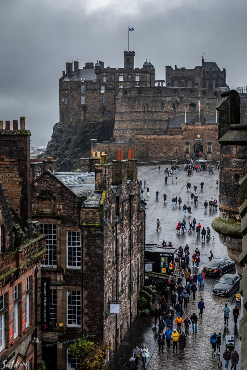 scotdrone's tweet image. A view looking towards Edinburgh Castle 😊🏴󠁧󠁢󠁳󠁣󠁴󠁿
#edinburgh #visitedinburgh #castle #scotland #visitscotland