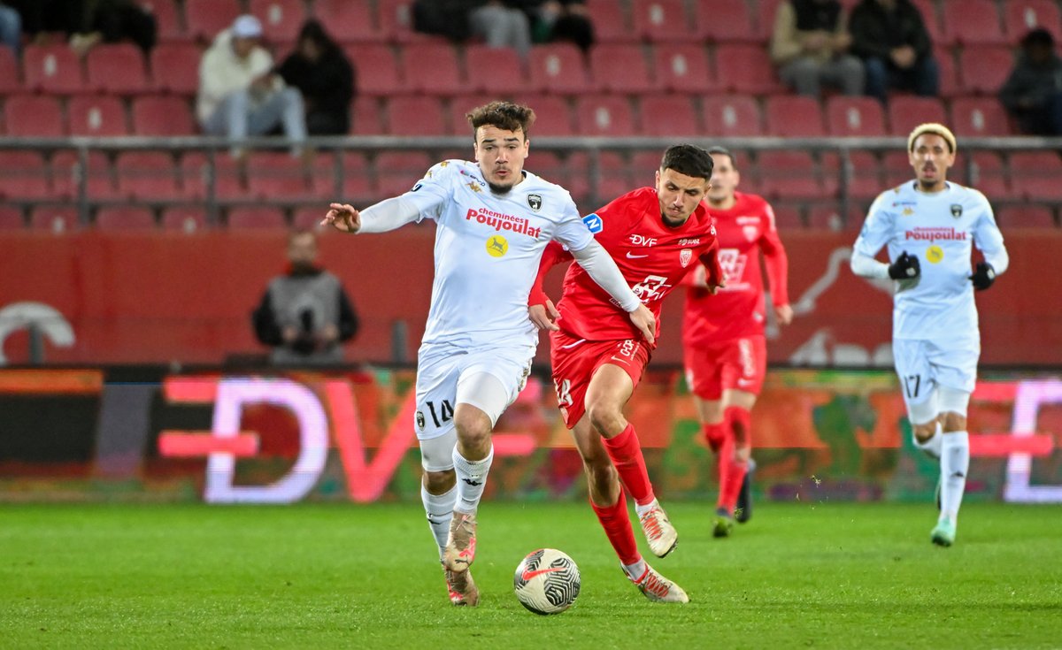 DFCO_Officiel's tweet photo. 🔚Le DFCO relève la tête en dominant les @ChamoisNiortais 1 but à 0 🔴
Le résumé 👉https://t.co/ZkWmOeNYzZ
L'album 📸👉https://t.co/JOblnAYkUz
Les réactions 👉https://t.co/5BAtvR8GMn
#DFCOCNFC https://t.co/ujmteWJcry