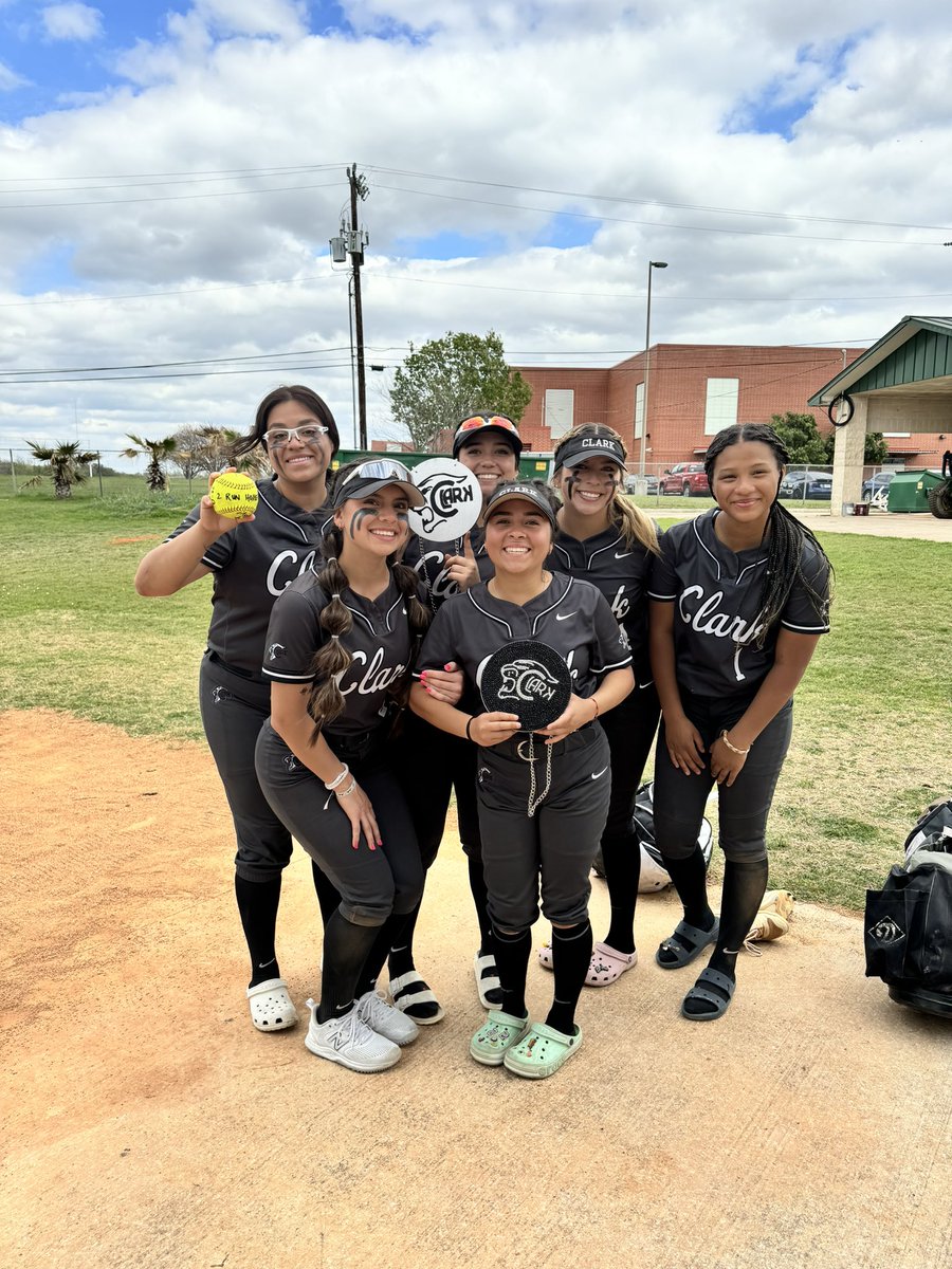 Clark Softball tweet media