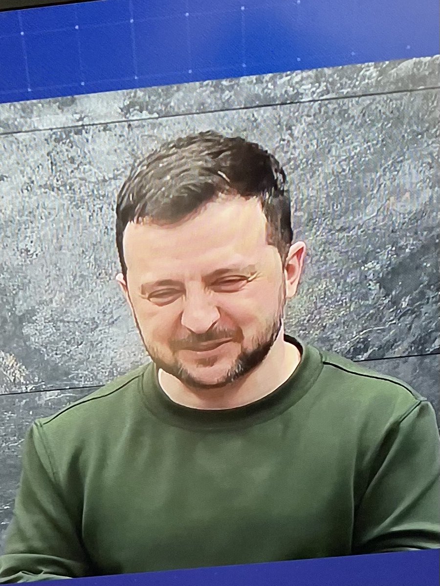 Zelensky’s face when I asked him today in an interview via videolink, whether he thinks Ukraine will ever get Taurus missiles. His answer : « ask Olaf Scholz! »