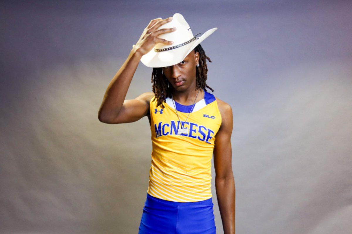 JohnnyBanksE3's tweet photo. Thank you Coach @MSUCoachJ for the GREAT visit &amp; a lovely tour of @McNeese University ALL LOVE #AGTG #Letsride💛💙 #Geauxpokes💙💛 https://t.co/Sp2g58o7B2