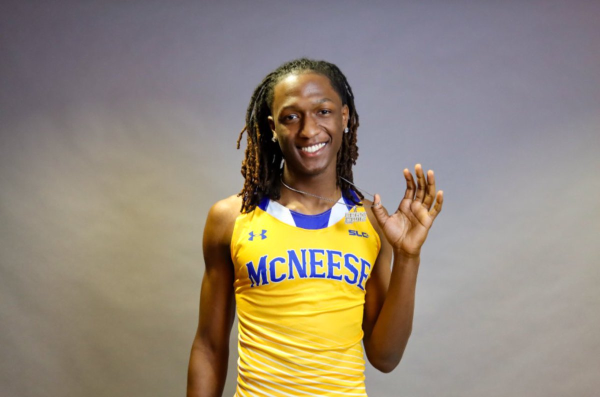 JohnnyBanksE3's tweet photo. Thank you Coach @MSUCoachJ for the GREAT visit &amp; a lovely tour of @McNeese University ALL LOVE #AGTG #Letsride💛💙 #Geauxpokes💙💛 https://t.co/Sp2g58o7B2