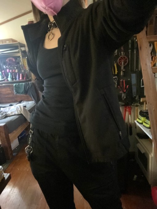 this isnt horny but the common cara fit nowadays. my carabiner is jingly as hell but i MUST signal to<a href="/tag/mvsales"class="tags"><span>#mvsales</span></a>