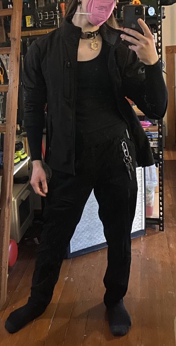 this isnt horny but the common cara fit nowadays. my carabiner is jingly as hell but i MUST signal to<a href="/tag/mvsales"class="tags"><span>#mvsales</span></a>