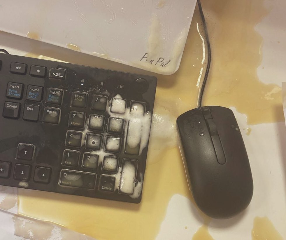 haskinns's tweet photo. Starting the week off wellβ¦ π
βοΈ#CoffeeFail #Monday https://t.co/v6tM0YOkSK